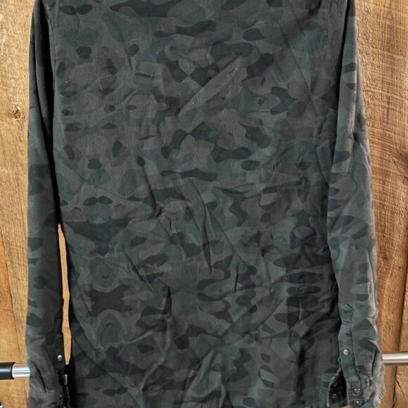 Women's Volcom Army Print Insulated Button Down (L) - Picture 4 of 5